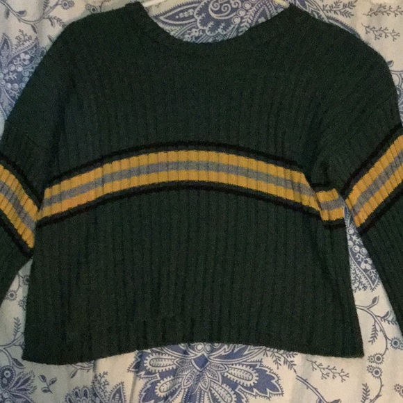 Rue21 Tops - Long sleeved crop top